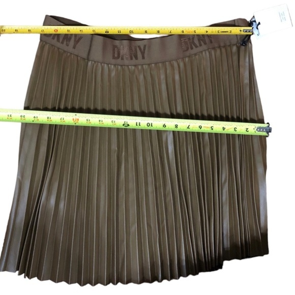 DKNY olive Faux leather accordian Pleats logo waistband Mini Skirt‎ size XL new - Picture 15 of 15